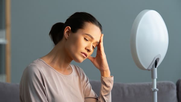 Migraine et luminothérapie : un duo compatible ?